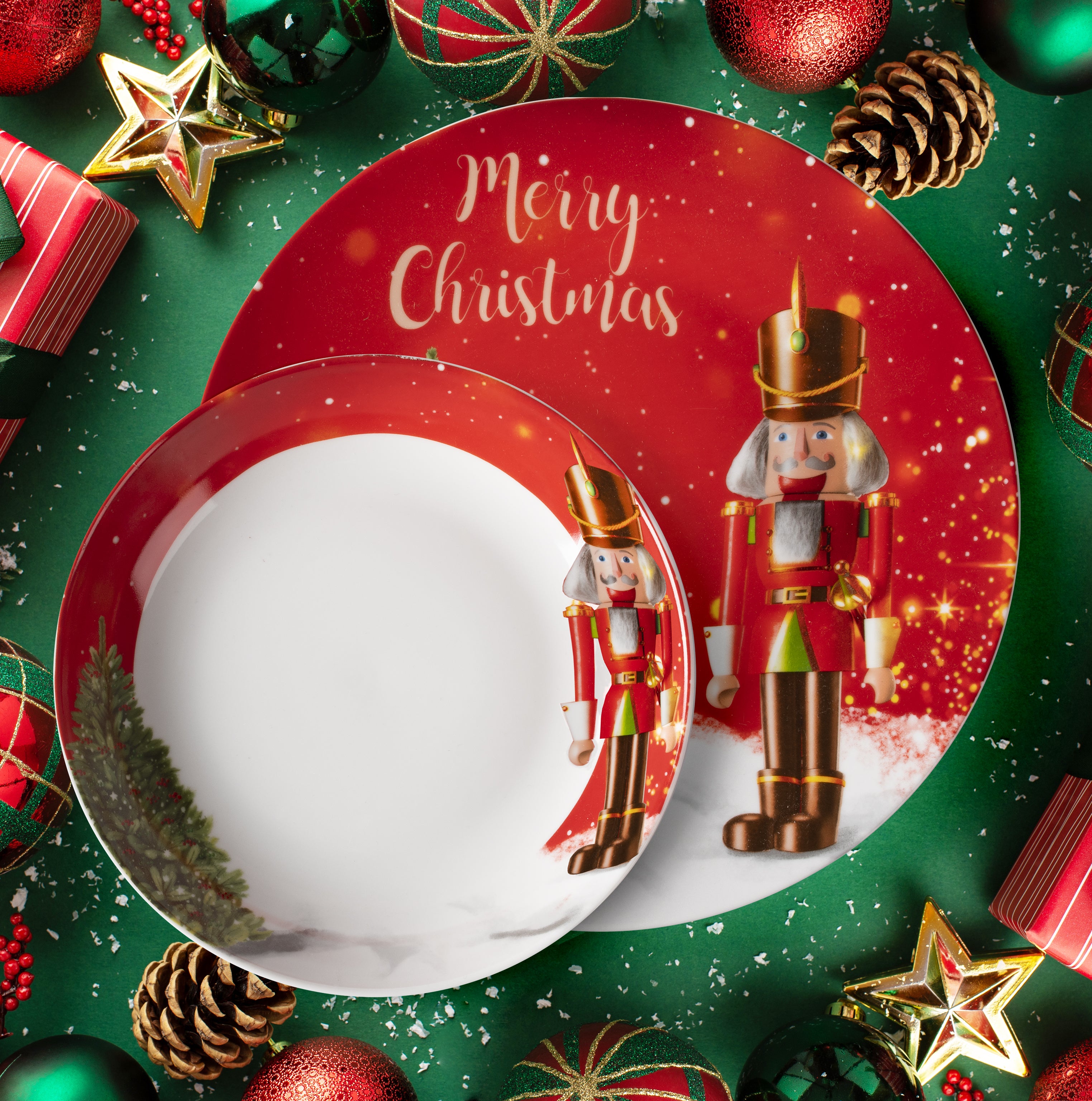 VESTIAMO CASA GRAN NATALE - Servizio di piatti Merry Nutcracker in porcellana 18 pezzi